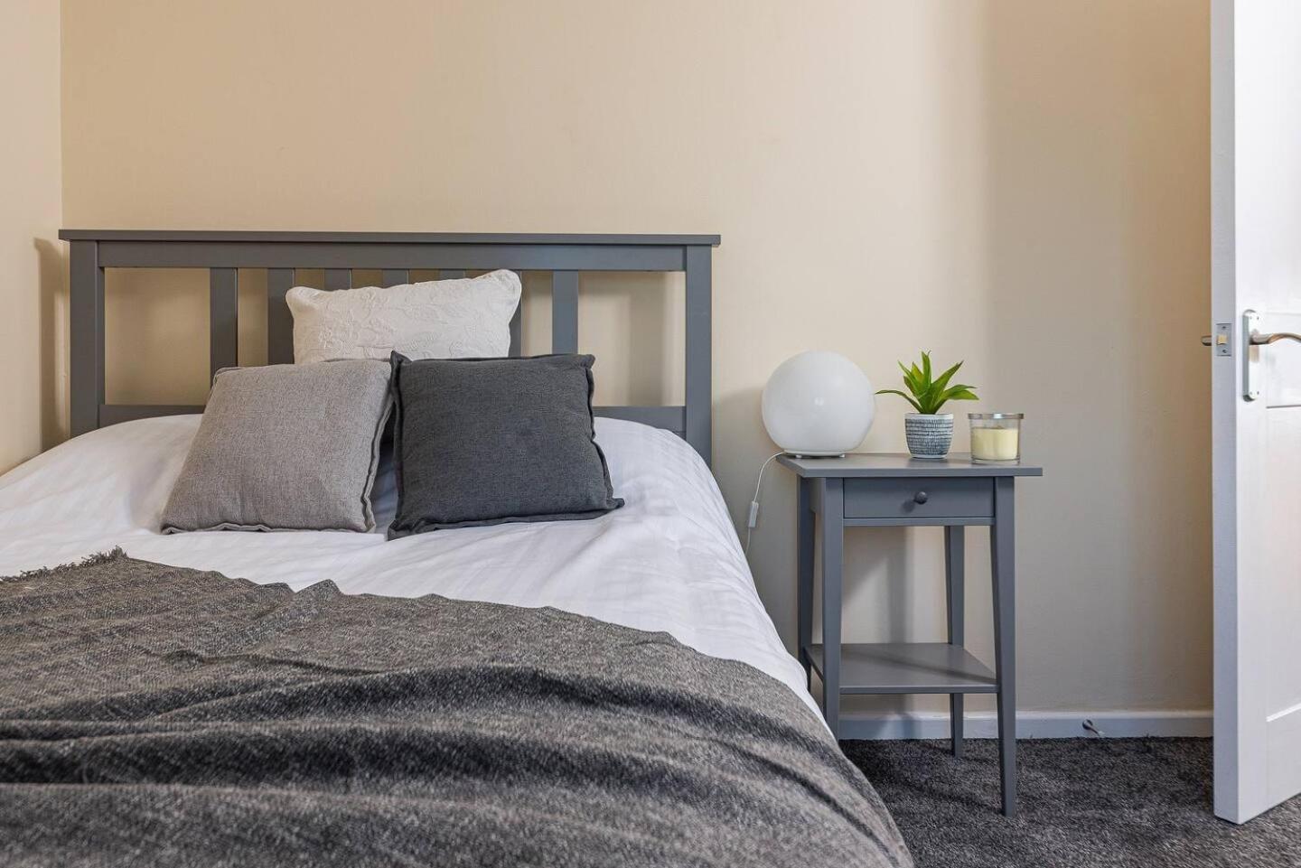 Dudley-Hospital-3Bed-Parking-Long Stay-Contractor Brierley Hill Bagian luar foto
