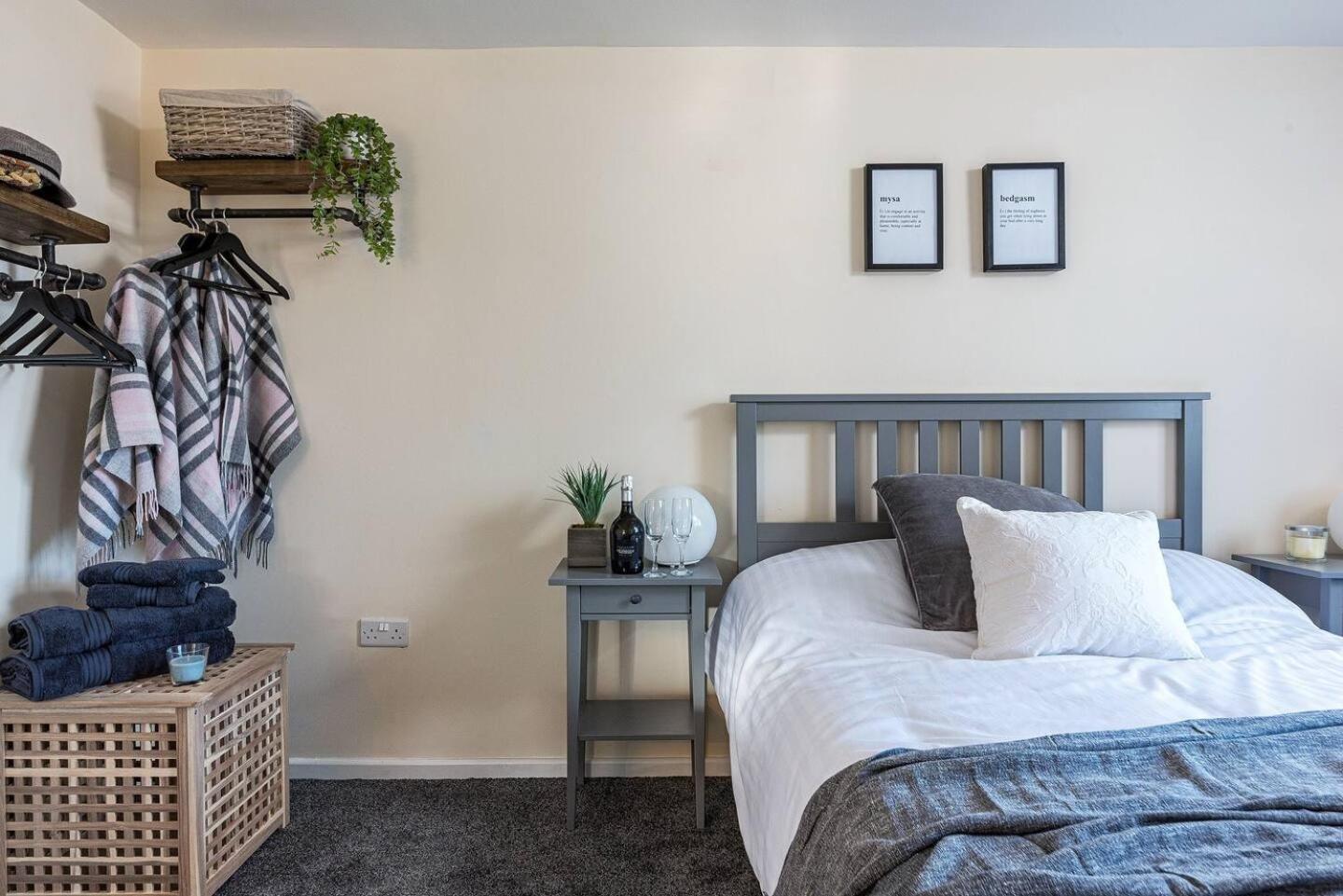 Dudley-Hospital-3Bed-Parking-Long Stay-Contractor Brierley Hill Bagian luar foto